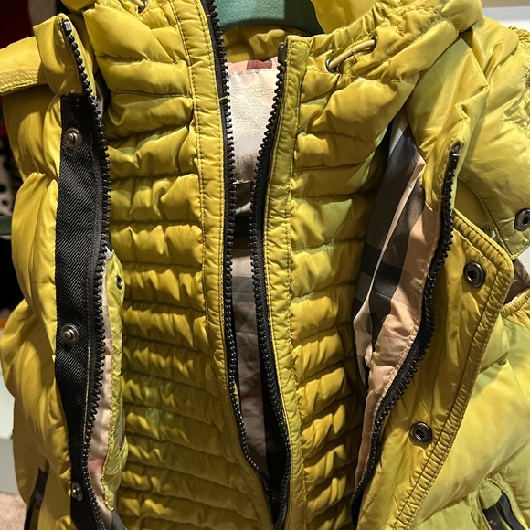 Burberry Lime Unisex Double Puffer Vest. Size 4. Excellent condition - Picture 5 of 5